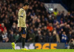 记者：弗里克本周告知阿劳霍不会成为关键球员，促成他外租利物浦